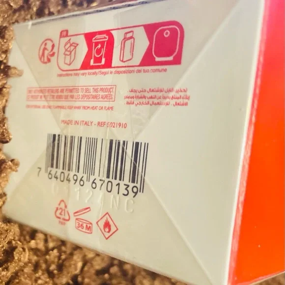 Tommy Hilfiger Red Box Packaging - Picture 4 of 5